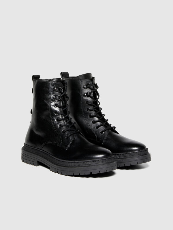 Heavy-duty boots in 100% leather - men's shoes | Sisley