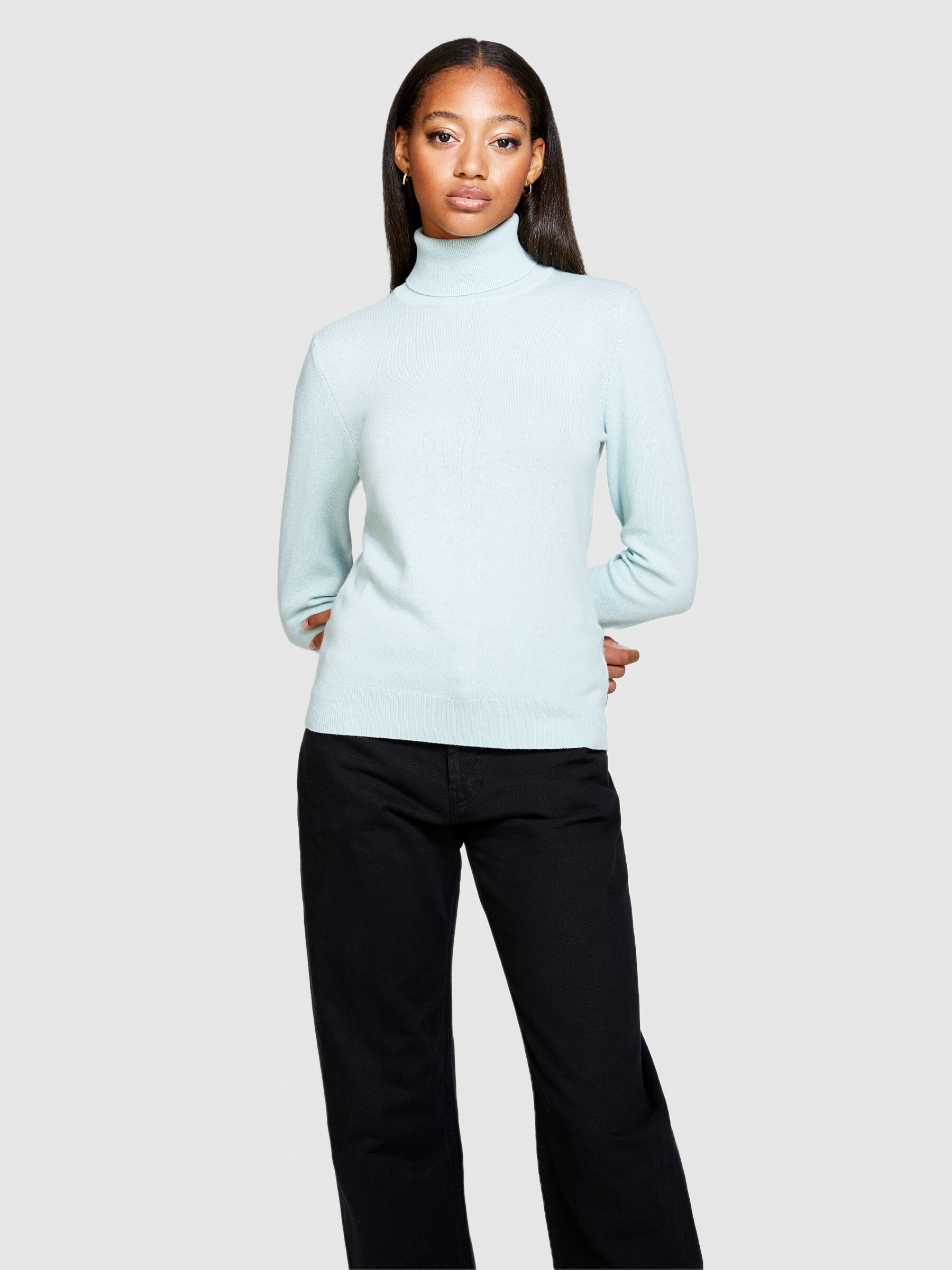 Light blue turtleneck sweater hotsell women's