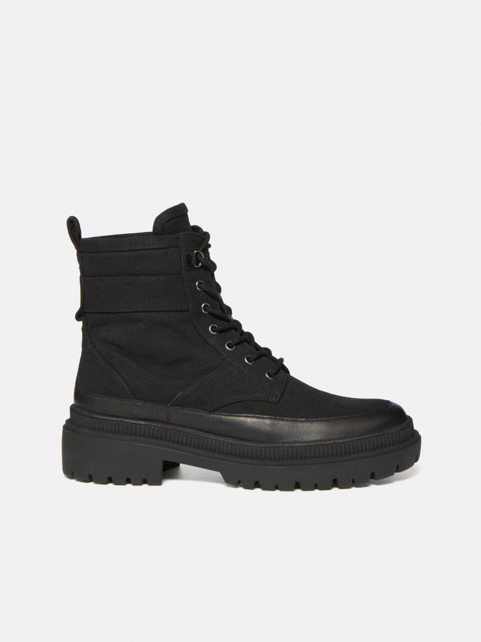 Sisley boots shop