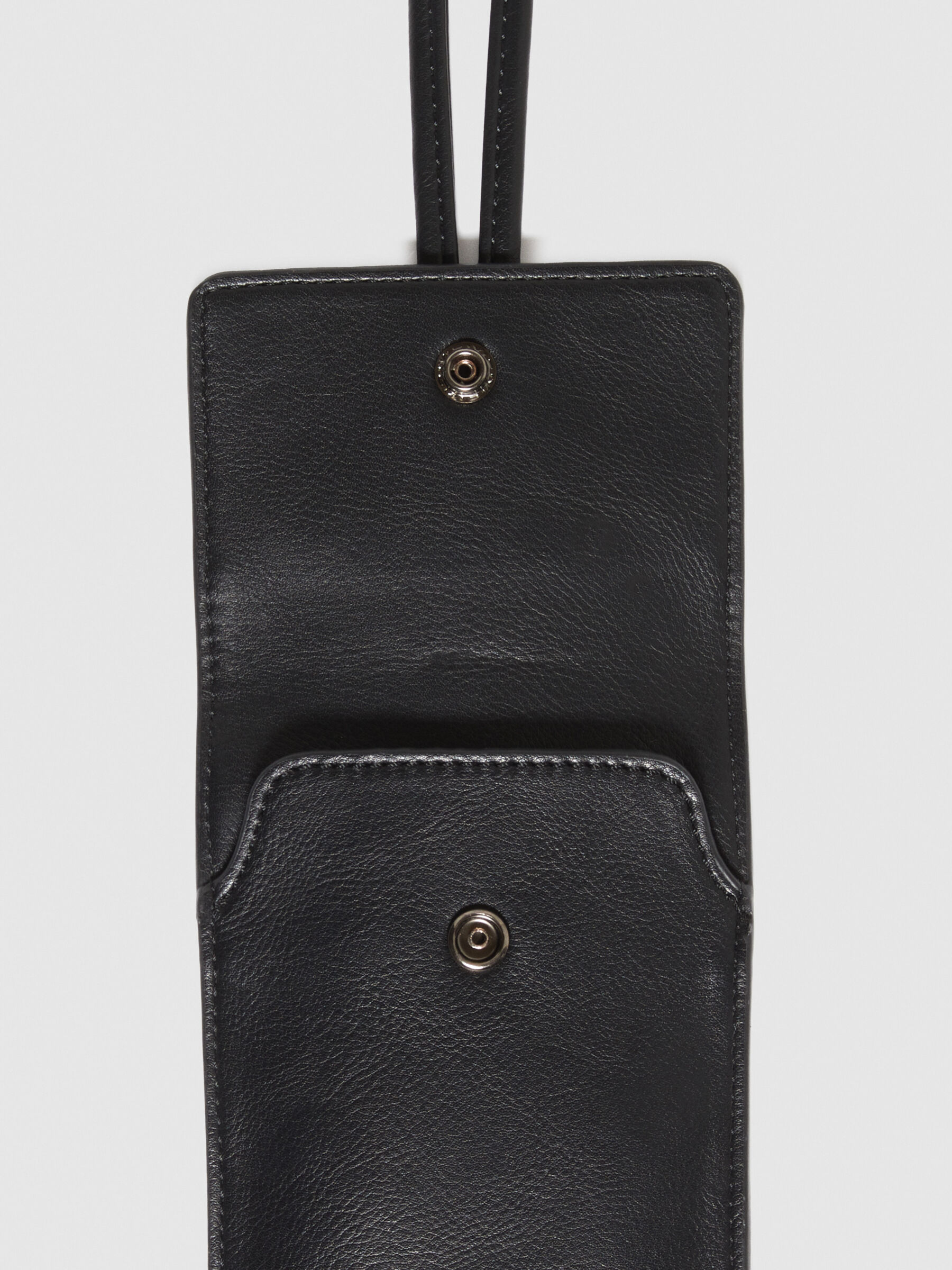 Cell phone holder with string, Black Sisley