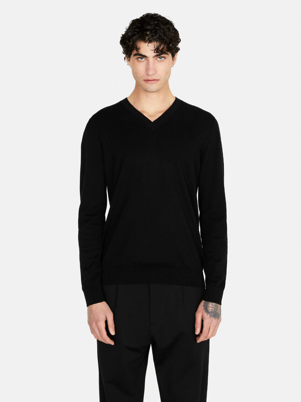 Black v online neck sweater mens