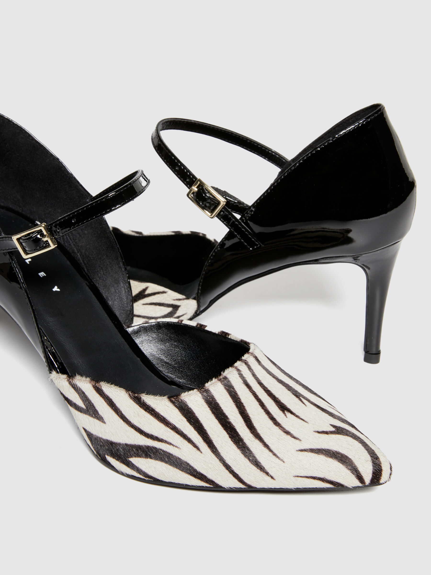 GIVENCHY Black/White Zebra Print Pumps Size 38.5